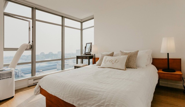☆Evergreen Loft☆ Designer Apt in Central Richmond