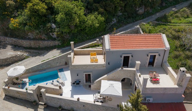 Evergreen villa, private pool, a peaceful Cretan retreat