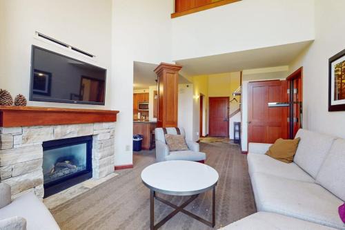Everline Resort & Spa Ski-in-ski-out condo with elevator pool hot tub & spa
