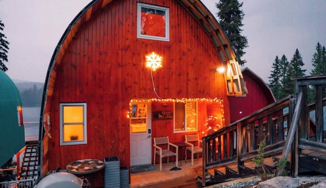 Everly's Hideout near Kelowna & Big White, Sleeps 4, Fire Table, Lakefront Deck