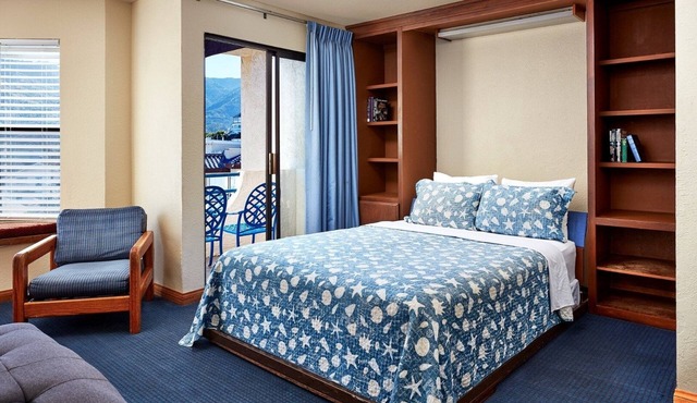 Every Great Vacation Needs a Place Like This! Ocean View, Free Parking!