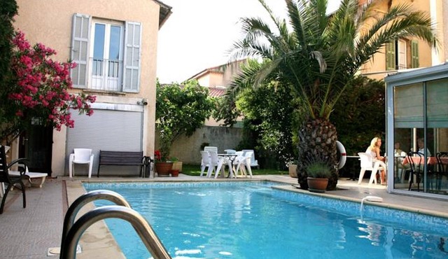 Everything You Need For The Perfect Vacation! Outdoor Pool, Pets Are Welcome!