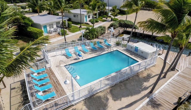 Everything You Need For The Perfect Vacation! 3 Convenient Units, FREE Parking!