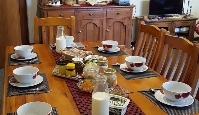 Ex Convent with 7 bedrooms close to town and super handy to mountain and trails.