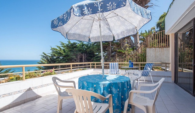 Excellent apartment with ocean views on the first line