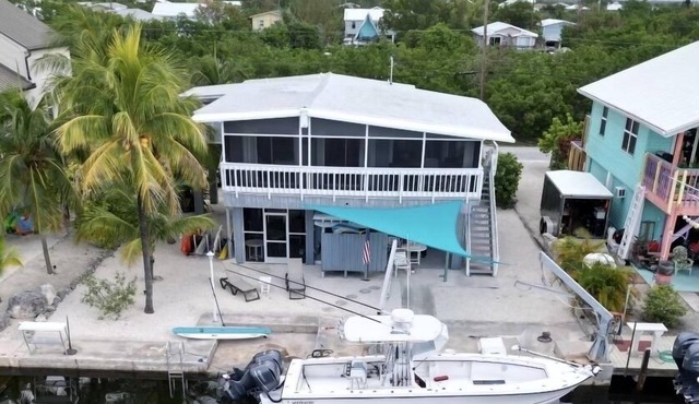 Excellent boating location-65 ft frontage on deep canal