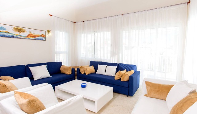 Excellent getaway vacation. Ocean Front. Ocean views! Private Beach! Book today