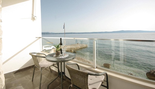 Excellent location directly on the sea and on a pebble beach makes this beautifully furnished apartm