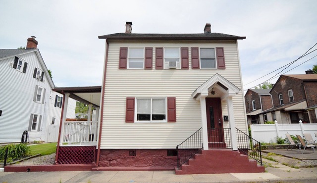 Excellent Location, Family & Pet Friendly, Walk to Main St, Close to everything