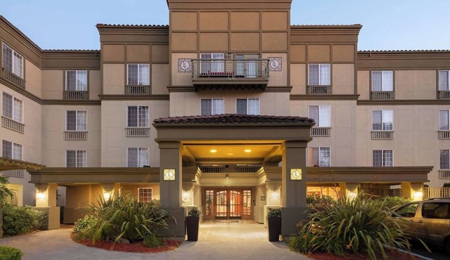 Excellent Pick! Located Close to Sounders FC, Pet-friendly, Free Parking!
