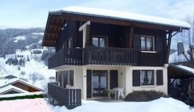 Excellent Ski Chalet close to the ski slopes with stunning views sleeps 14