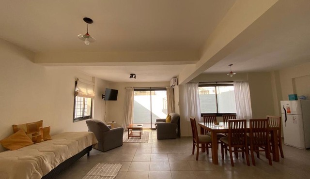 Excepcional apartamento, con patio cochera y parrilla en el centro