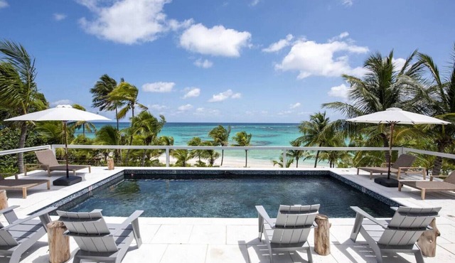 Exceptional 4BR Villa on Beach w/Pool & Generator