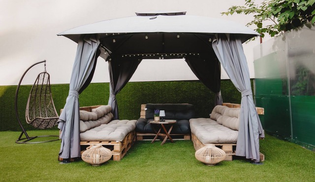 Exceptional 1-Bedroom Retreat in Cluj with a Luxurious Freestanding Tub