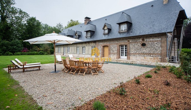 Exceptional 17th-century Normandy house, entirely renovated - 1.7 hectares of enclosed grounds