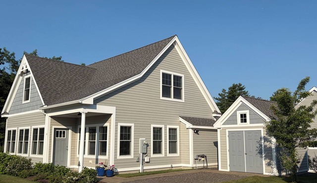 Exceptional 2-bedroom cottage close to beaches and Kennebunkport with AC