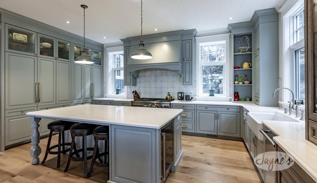 Exceptional 7 bed 5 bath cottage on Lake of Bays with captivating sunset views