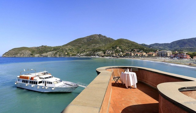 Exceptional 7 BR Villa Close To The Sea