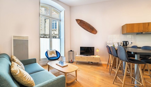 Exceptional and modern flat at the gates of the Jardin Public for 6