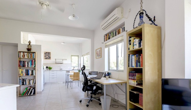 Exceptional apartment; stylishly renovated, extremely bright