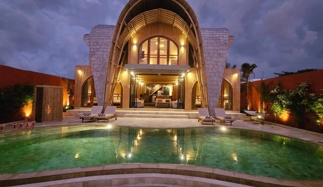 Exceptional Bamboo Estate in Kuta for 12 guests