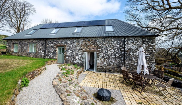 Exceptional Barn. Rural but convenient to Plymouth, Dartmoor and the South Hams