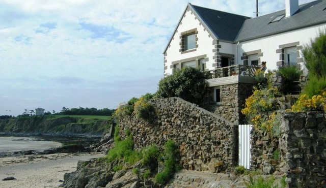 Exceptional beachfront location for this charming villa