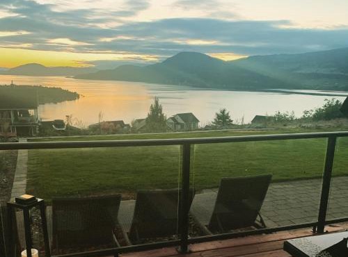 Exceptional Boutique Cottage with Incredible Lake & Vineyard Views at La Casa Resort - Sleeps 6