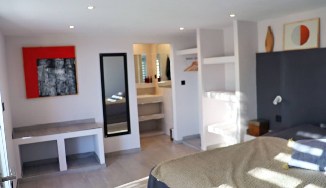 Exceptional extended stays in luxury rooms 15 minutes from Elche.