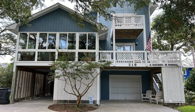 Exceptional Location! Short walk to beach, OKI Pier & restaurants!