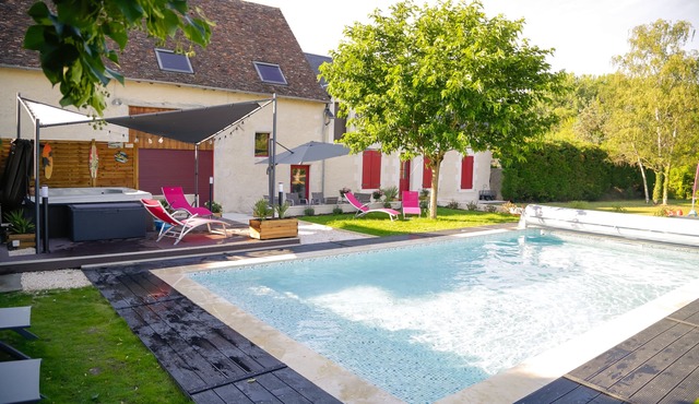 Exceptional longhouse with pool and spa in the heart of the Loire Valley Castles