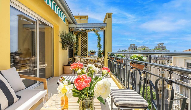 Exceptional Penthouse, 2 BDR Suites, 3 spacious terraces, Sea view, Elevator, AC