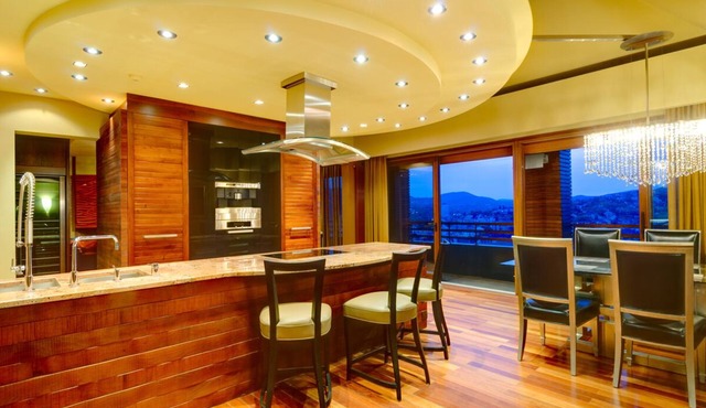 Exceptional Penthouse in the Castle District - A Haven of Privacy & Comfort