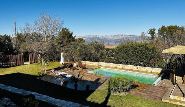Exceptional Provencal villa in quiet location with private sports and leisure area