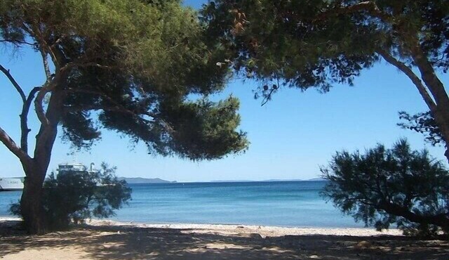 EXCEPTIONAL S. Berriau BEAUTIFUL T3 waterfront/garden level-Direct access plag