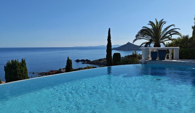 EXCEPTIONAL SEA VIEW VILLA SAINT RAPHAEL 15 'walking from THE BEACH