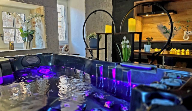 Exceptional setting with Jacuzzi and cinema room for a suspended moment for 2