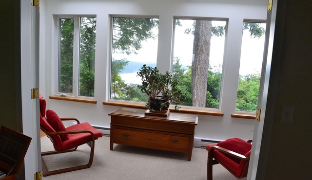 Exceptional Views of Gulf Islands, Active Pass and impresive Mount Baker Glacier