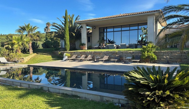 Exceptional villa with sea and country views 4 suites