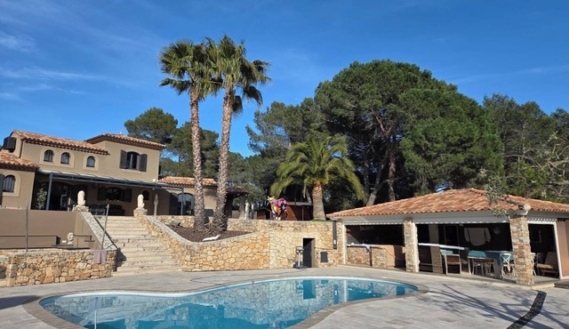 Exceptional villa with private pool and sauna - 8 people