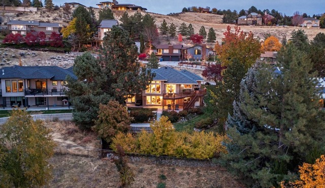 Exceptional Views & Luxurious Kitchen! Fireplace & Hot Tub | Min to Downtown & BSU