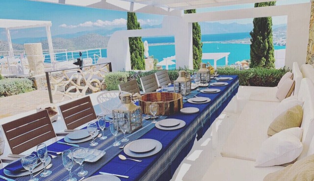 EXCEPTIONAL VILLA FACING THE SEA: VILLA INFINITY