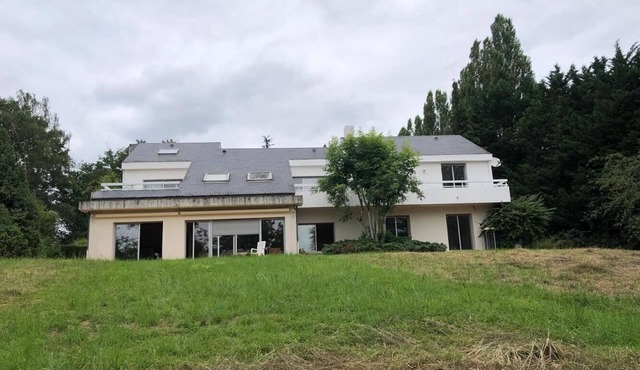 Exceptional Villa in the heart of the forest, 48 km from Paris