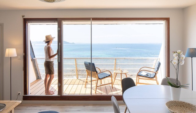 Exceptional villa overlooking the sea: 180° view of the islands