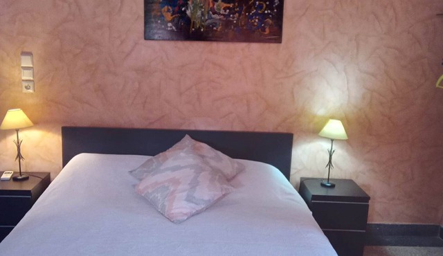 Exceptional villa, secure parking, 5 mins from the highway