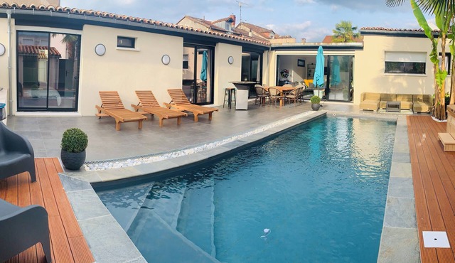 Exceptional villa with pool and spa in the heart of the Dordogne capital