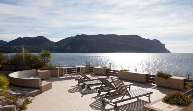 Exceptional waterfront villa