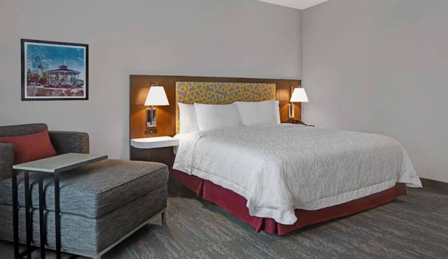 Exceptionally Comfortable Rm w/ Great Amenities!