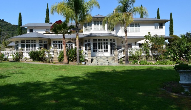 Exceptionally private Suite in Saratoga’s Upscale area.