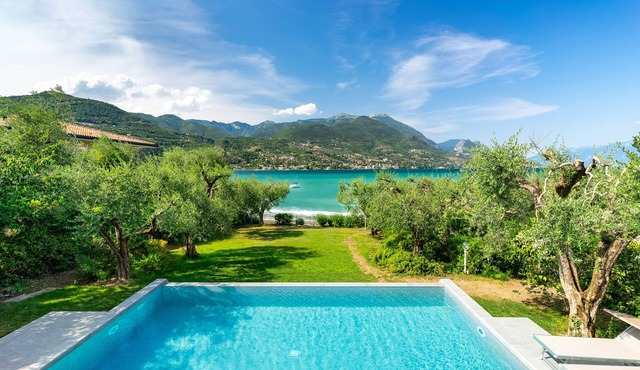 Exclusive lakefront villa with pool